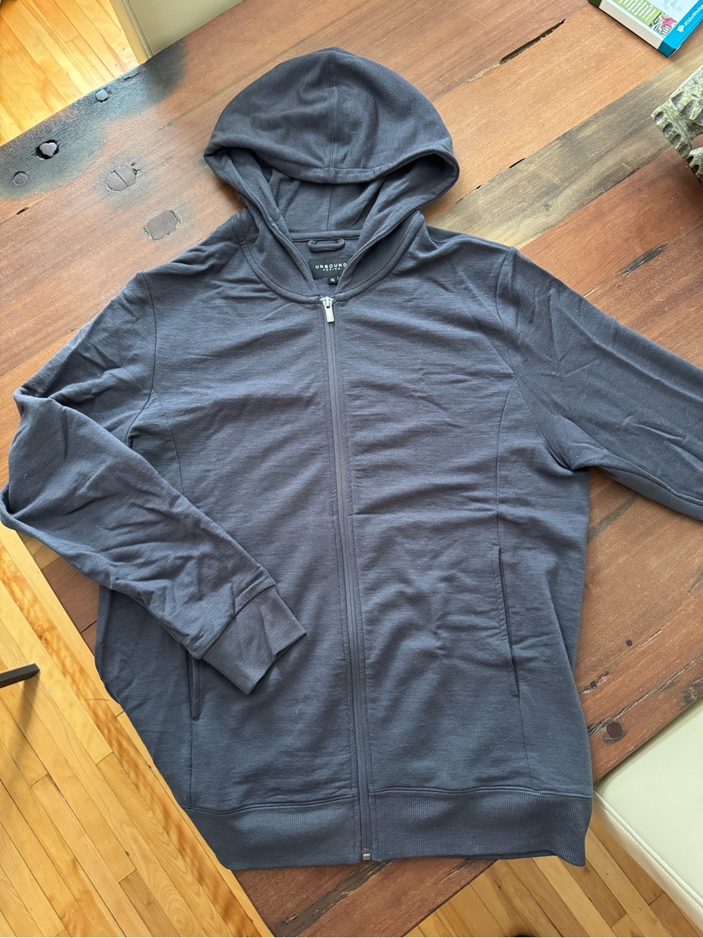 Unbound Merino Men’s Compact Travel Hoodie - Charcoal